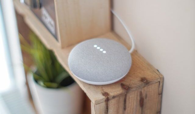 Um dispositivo Google Home.

Foto: John (Giannis) Tekeridis / Pexels