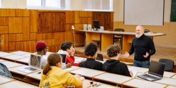O foco das contratações está na área da educação.

Foto: Yan Krukau / Pexels