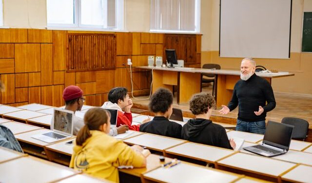 O foco das contratações está na área da educação.

Foto: Yan Krukau / Pexels