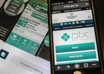 Os golpistas solicitam "taxas administrativas" por Pix às vítimas.

Foto: Marcello Casal Jr / Agência Brasil