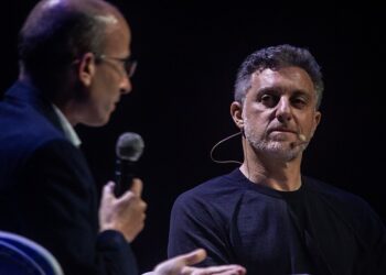 O apresentador Luciano Huck.

Foto: Fronteiras do Pensamento / Wikimedia Commons