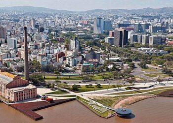 Porto Alegre, capital do Rio Grande do Sul, cidade onde o concurso foi aberto.

Foto: Luciano Lanes / PMPA / Wikipédia