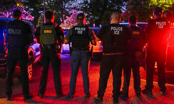 Policiais do Departamento de Imigração dos EUA.

Foto: 
U.S. Immigration and Customs Enforcement / Flickr