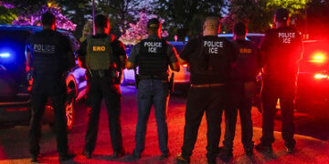 Policiais do Departamento de Imigração dos EUA.

Foto: 
U.S. Immigration and Customs Enforcement / Flickr