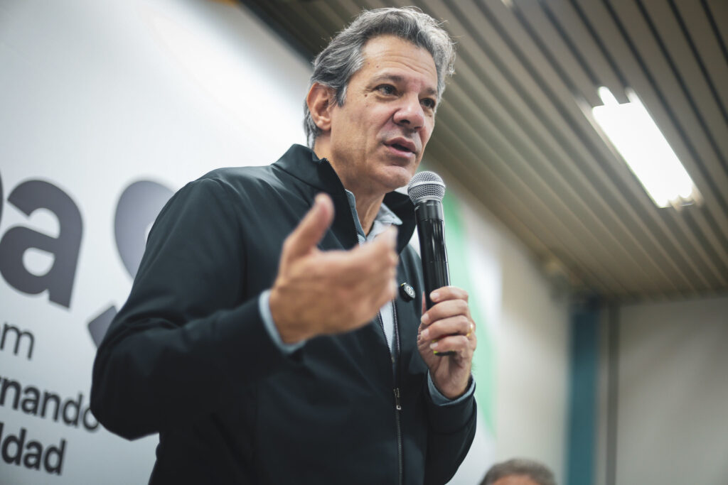 Haddad tenta se afastar de Vorcaro