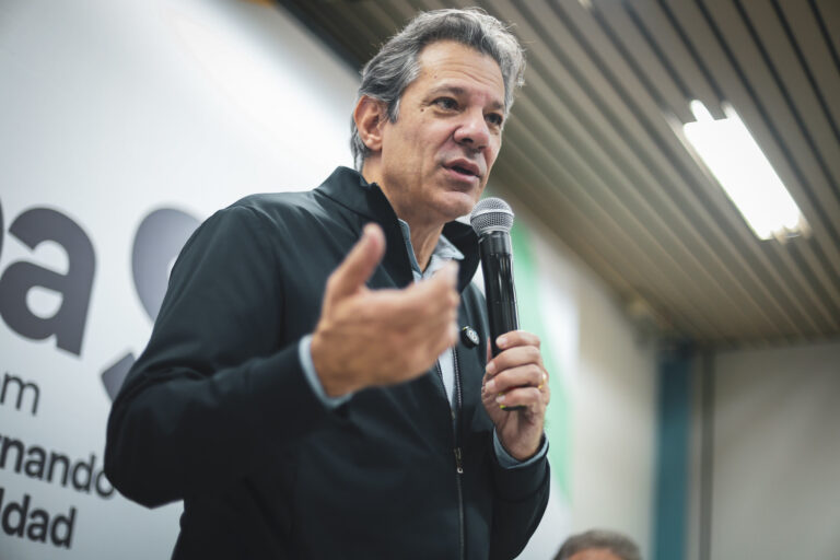 Haddad tenta se afastar de Vorcaro