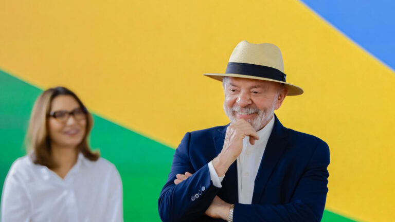 Lula fala em "guerra da verdade" com Trump