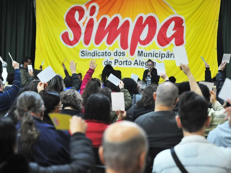 Servidores rejeitam proposta e reunião define futuro da greve nesta segunda-feira (13/07)