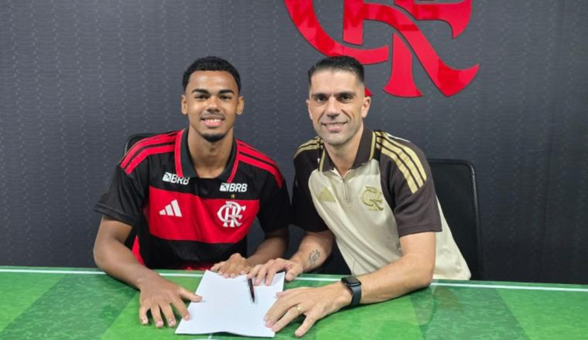 Flamengo confirma acerto com atacante e contrato vai até 2029