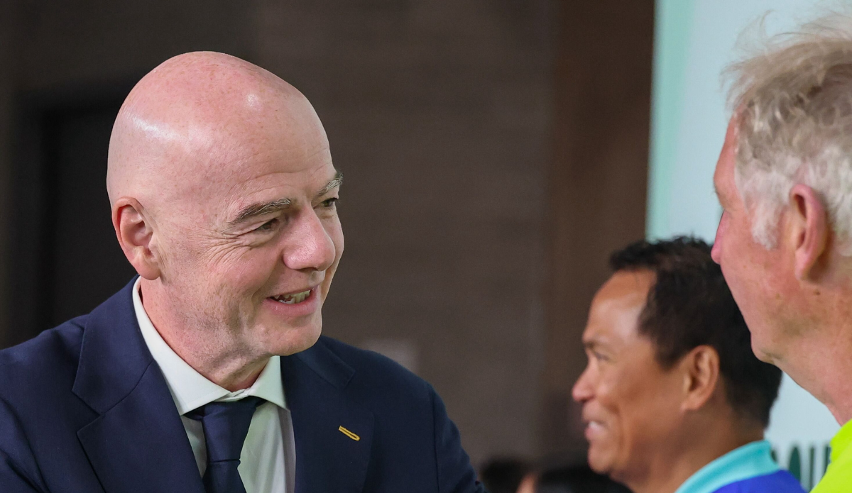 Presidente da Fifa tenta “comprar” aprovação de confederações em projeto que vai vender a Copa do Mundo