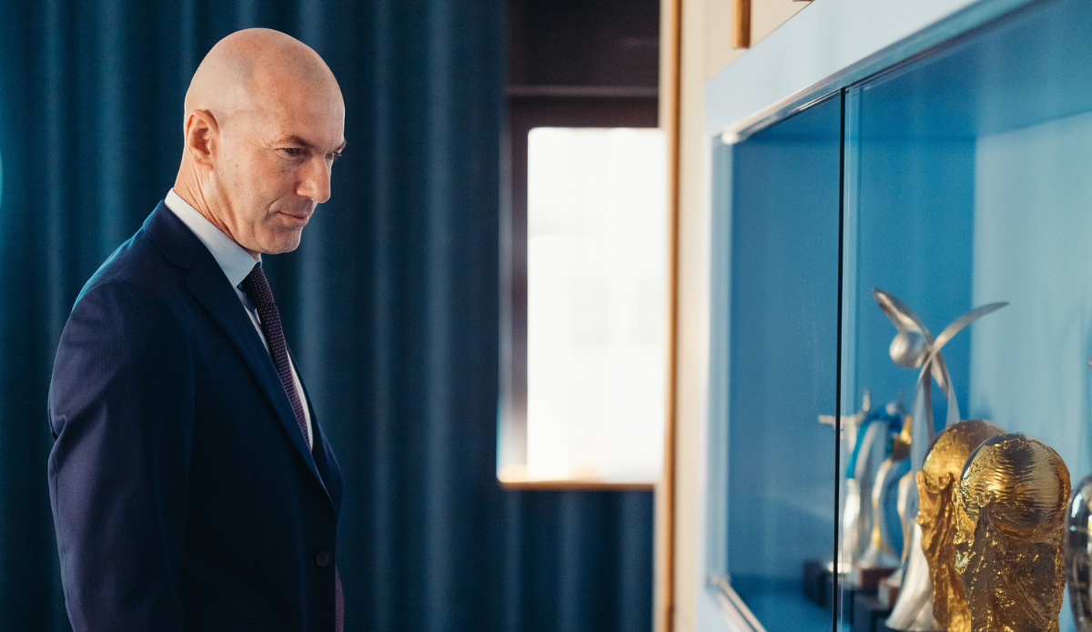 Zidane receberá na França salário três vezes menor que o de Ancelotti na Seleção Brasileira