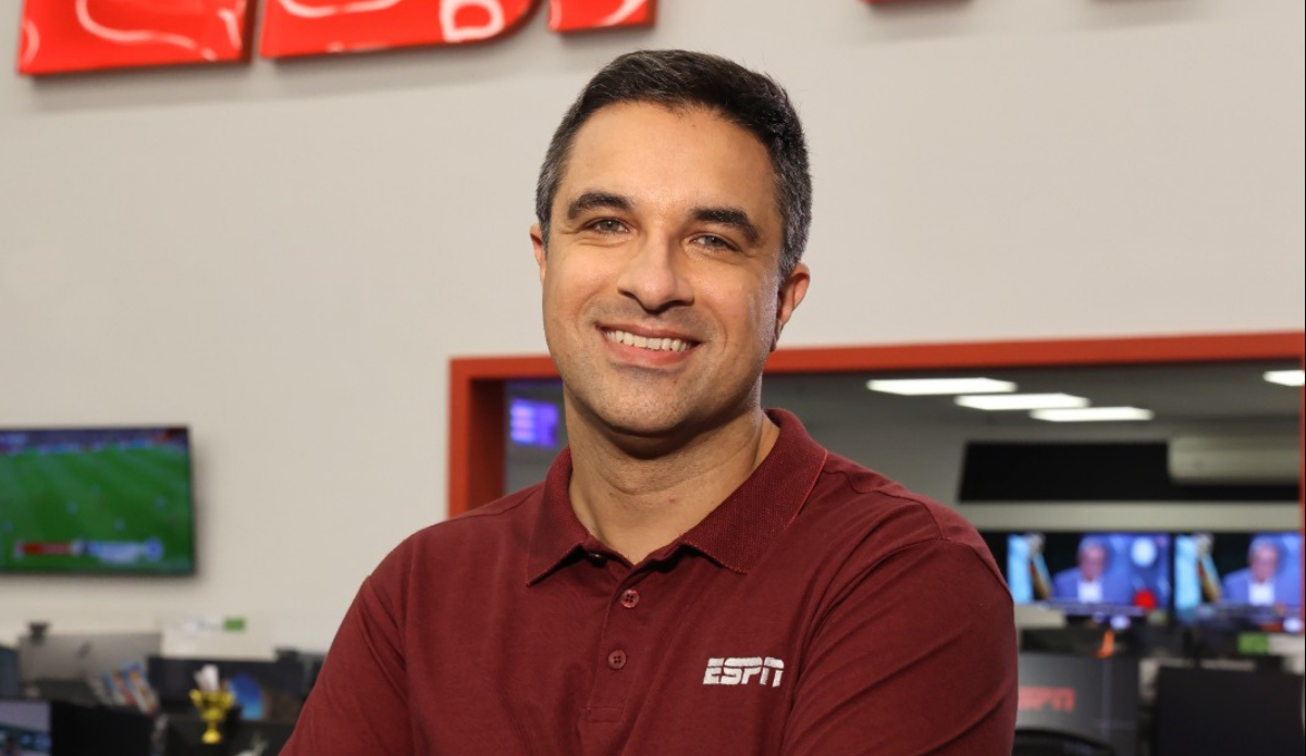 Narrador troca CazéTV por outra emissora e fará sua estreia na Copa do Brasil