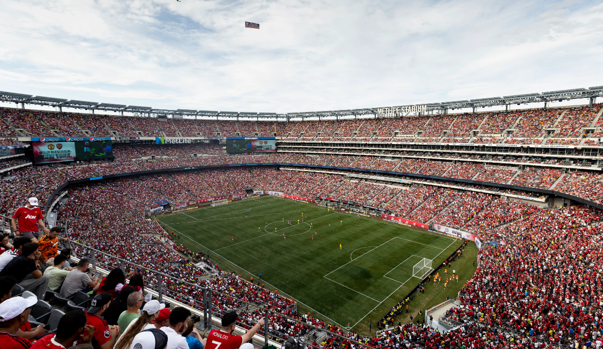 Gramados da Copa do Mundo em estádios geram campanha de jogadores de futebol americano nos EUA