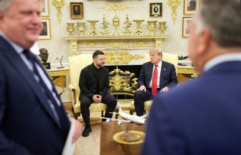 Trump recebe Zelensky e negocia produção de interceptadores Patriot