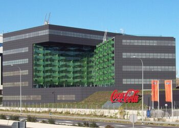 Uma das sedes da Coca-Cola em Medrid, na Espanha. A empresa é um dos nomes que vai contra as tarifas dos EUA contra o Brasil.

Foto: Luis García / Wikimedia Commons