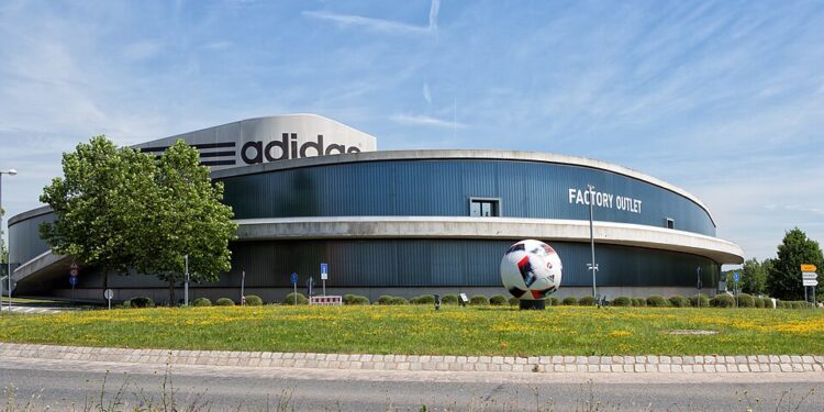 Campus fabril da Adidas, na Alemanha.

Foto: Avda / Wikimedia Commons