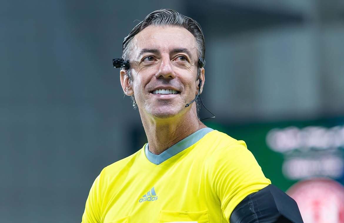 Árbitro se manifesta após críticas do Governo dos EUA e agradece apoio de brasileiros em reversão de cartão na Copa