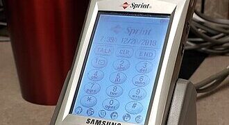 O Samsung SPH-i300, primeiro modelo de smartphone da marca.

Foto: NoFartsAtDinner / Wikimedia Commons