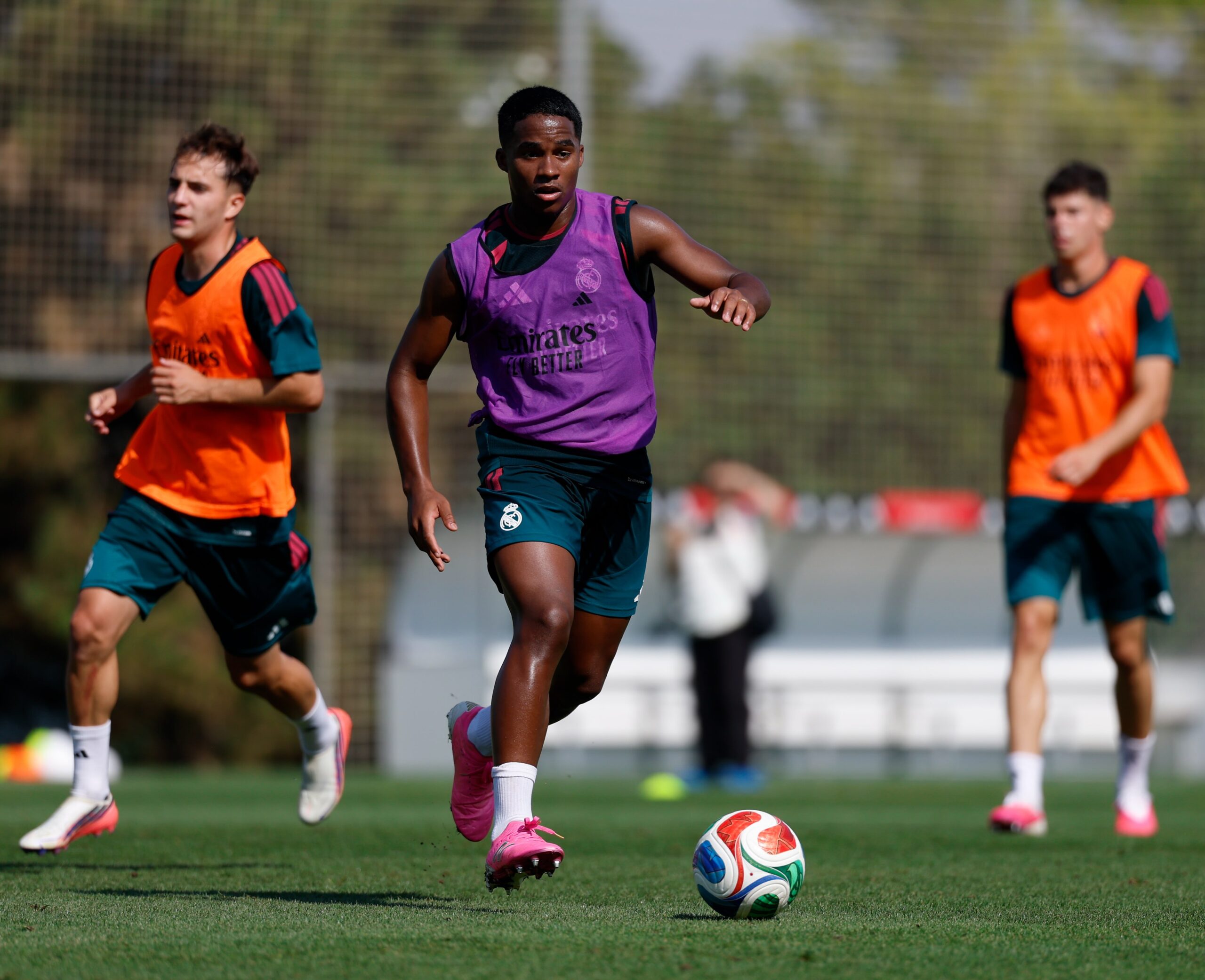 Endrick já foi comunicado de venda do Real Madrid e atacante vai para Inglaterra