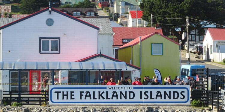 As Ilhas Malvinas, conhecida pelos britânicos como Falkland Islands.

Foto: amanderson2 / Wikimedia Commons / Flickr