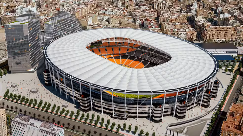 De estádio fantasma à Copa do Mundo: clube revela imagens das obras de sua nova casa