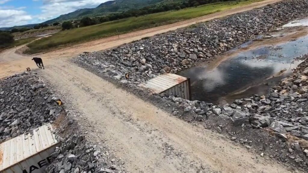 Lula inova com "ponte-contêiner" no Nordeste