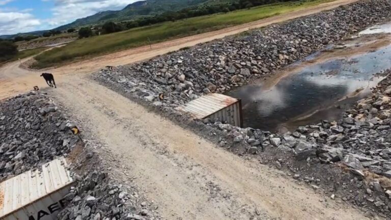 Lula inova com "ponte-contêiner" no Nordeste