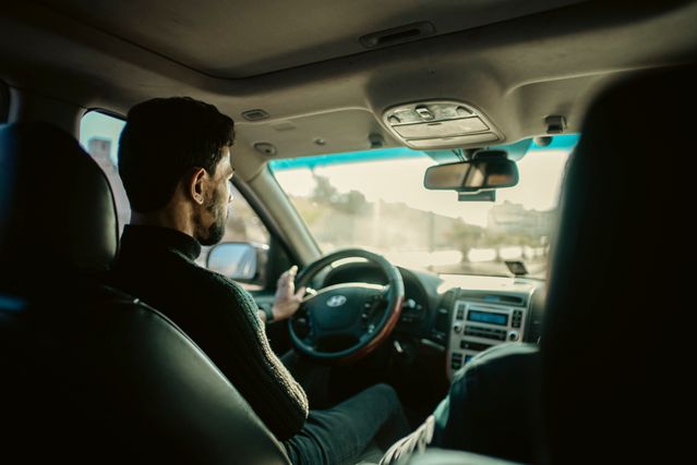 Aplicativo de transporte e viagens compartilhadas enfrenta debate na justiça