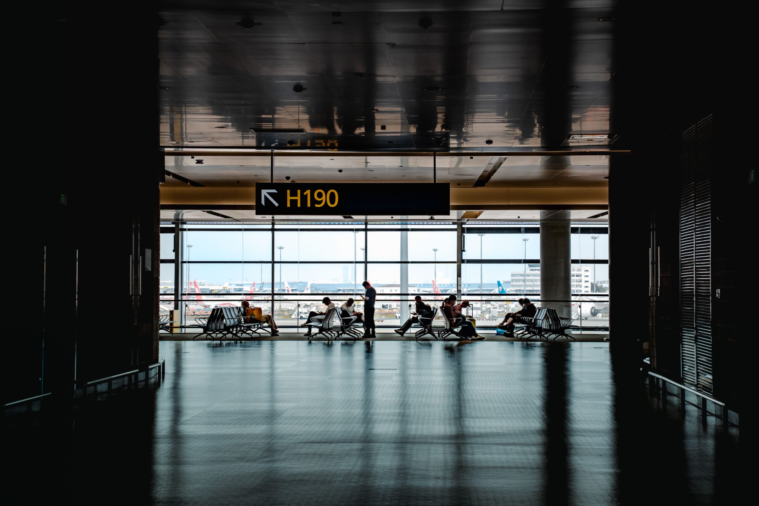 Passageiros são alertados sobre nova exigência dos aeroportos e terão que chegar cinco horas antes dos voos