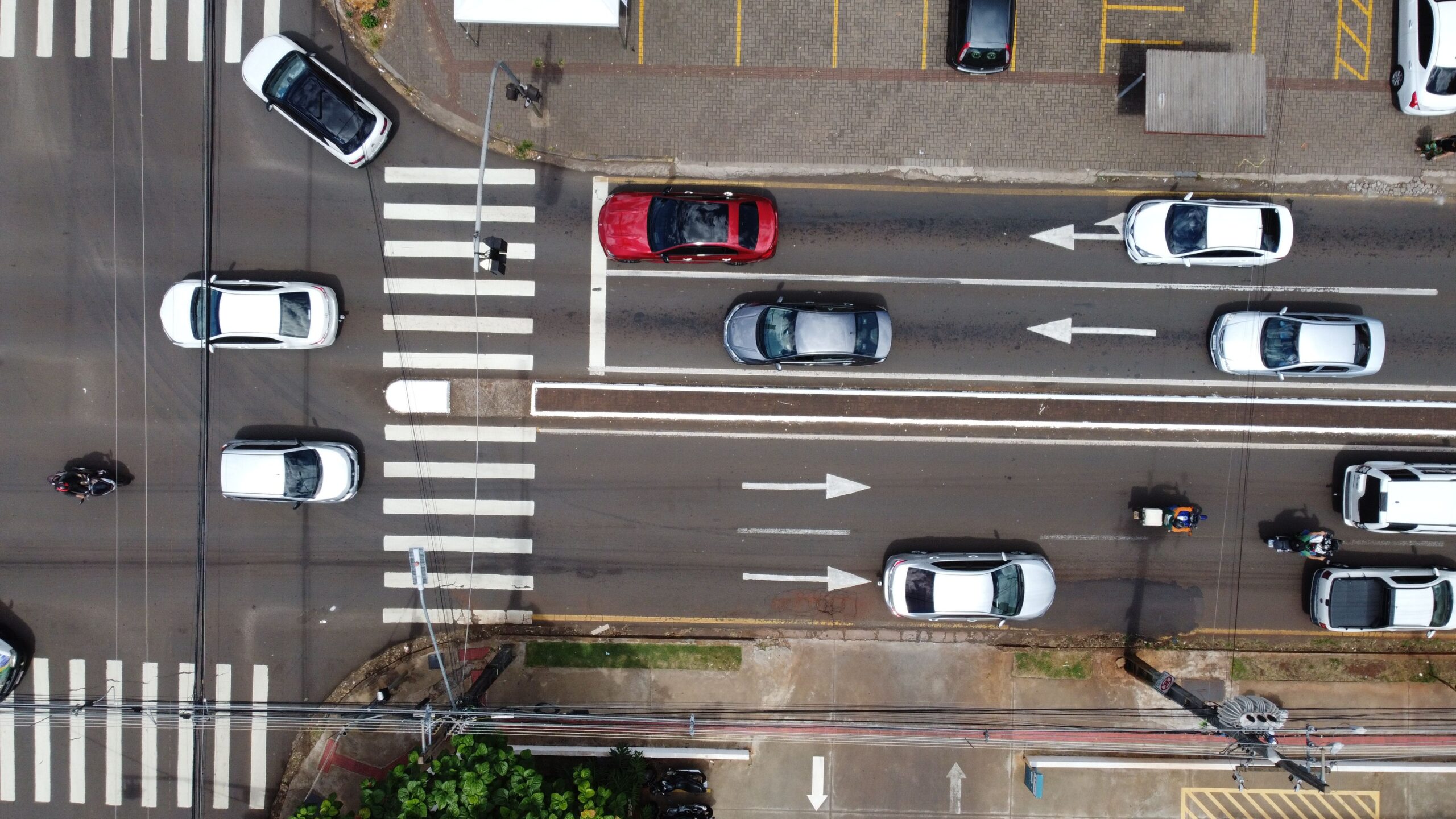 Brasileiros que não dão passagem de propósito para outros motoristas podem ser multados
