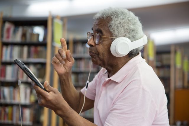 Estudo revela os benefícios da música para proteger idosos de doenças cerebrais