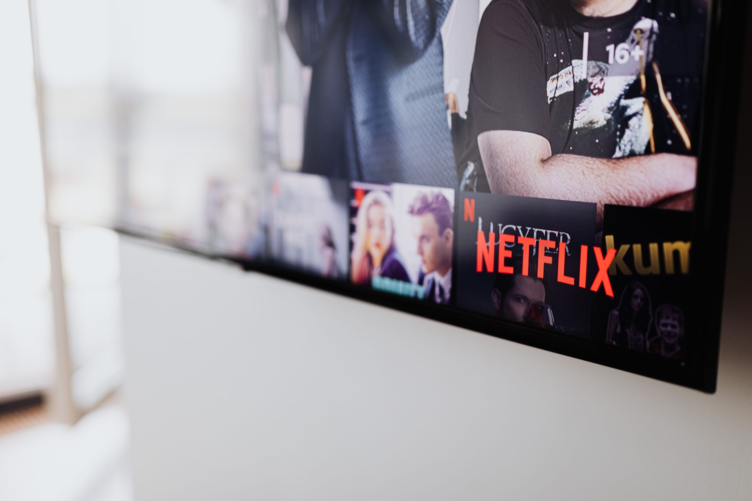 Líder isolada do mercado de streaming, Netflix enfrenta problema na manutenção de sua audiência