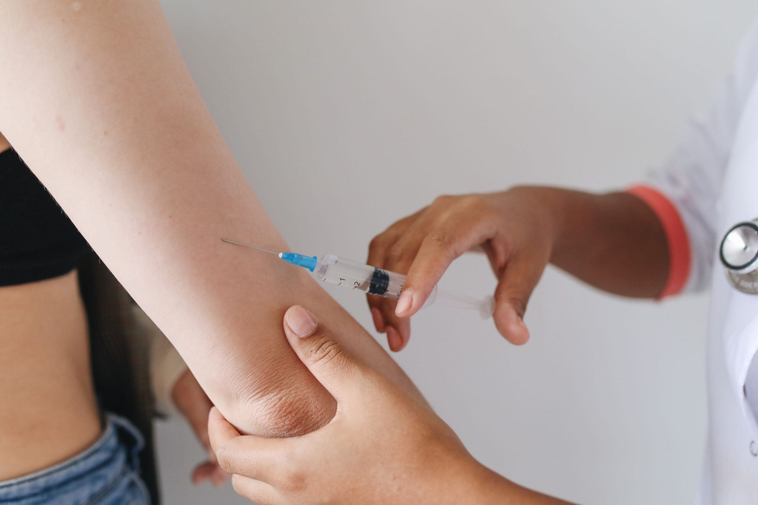 Brasileiros podem ter acesso gratuito a injeção que previne o HIV até o fim do ano