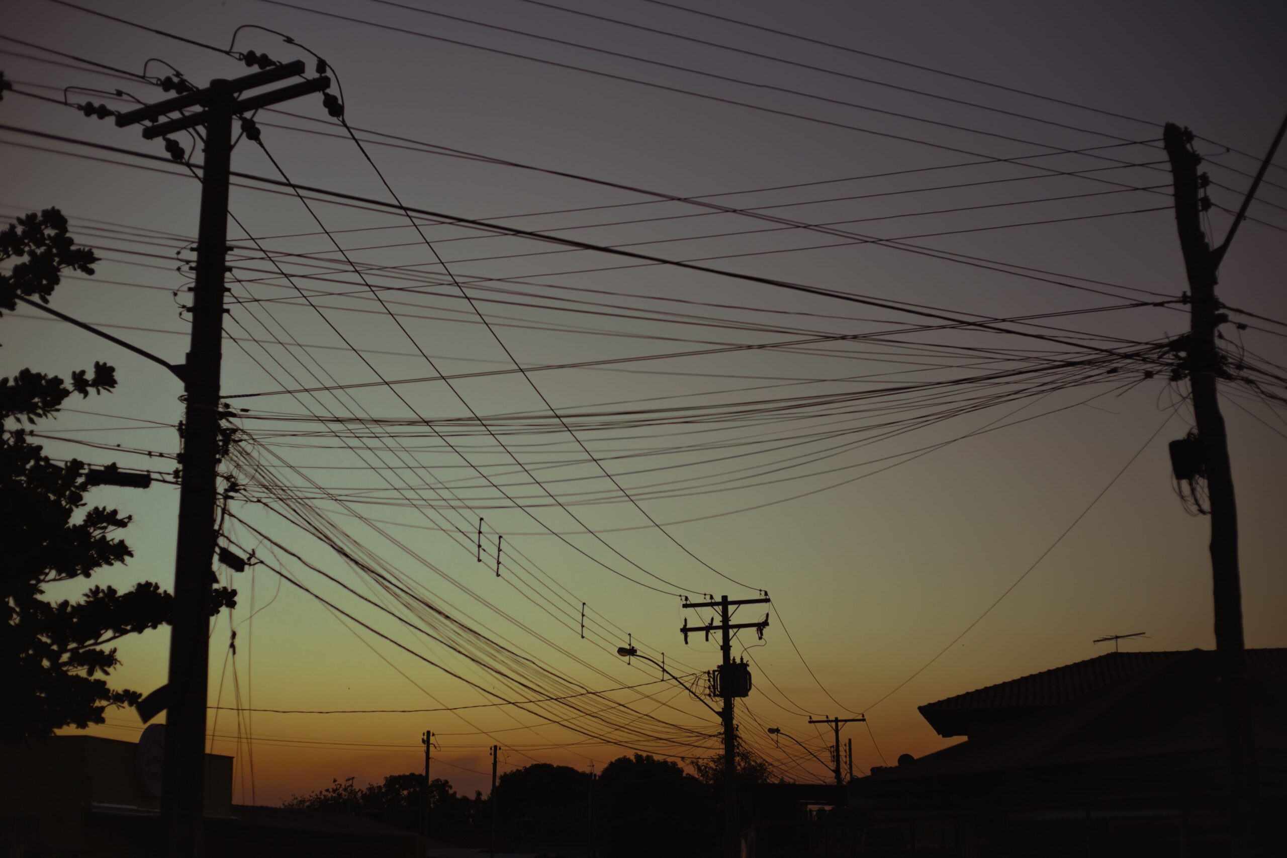 Impacto no bolso: brasileiros vão pagar mais caro por energia a partir de 2027