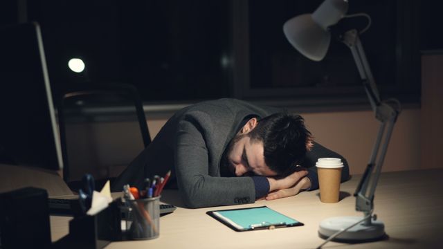 Brasileiros querem aproveitar fim da escala 6×1 para fazer renda extra trabalhando no tempo livre