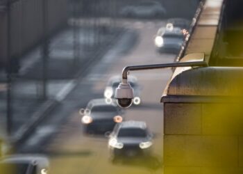 Com as câmeras de rodovia, infrações cometidas dentro do carro poderão ser flagradas.

Foto: tommy picone / Pexels