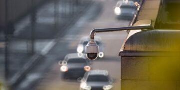Com as câmeras de rodovia, infrações cometidas dentro do carro poderão ser flagradas.

Foto: tommy picone / Pexels