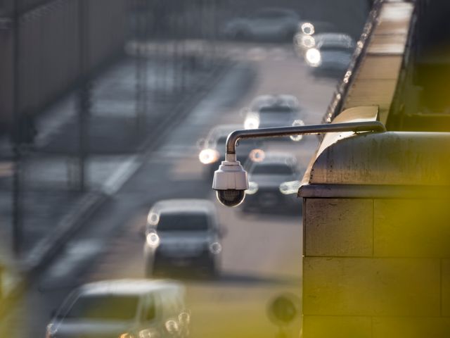 Quase 5 mil motoristas foram multados por infrações dentro do carro por radares com IA