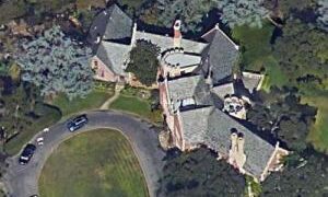 Vista aérea da mansão.

Foto: Google Maps