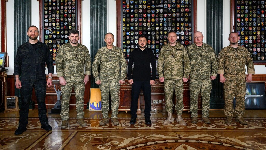 Zelensky avança com as trocas no comando militar da Ucrânia