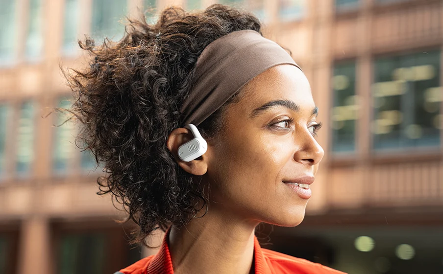 JBL aposta em nova tecnologia para dominar o mercado de fones de ouvido