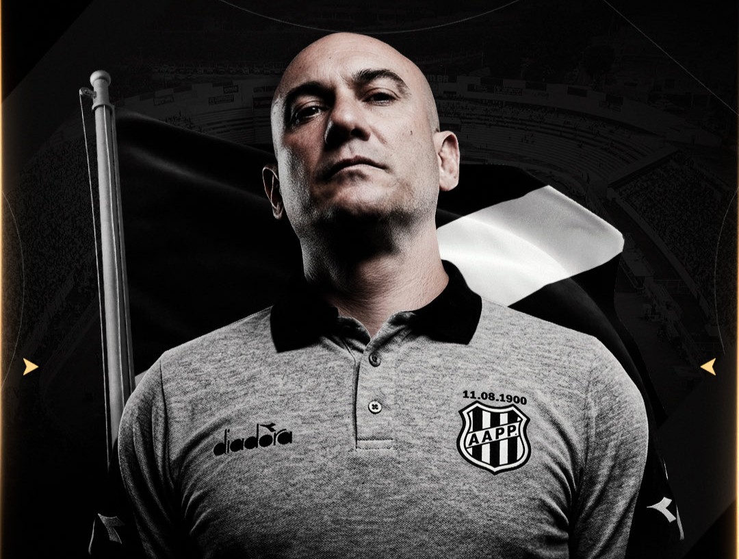 Em meio à crise, técnico de um dos clubes mais antigos do Brasil pede demissão