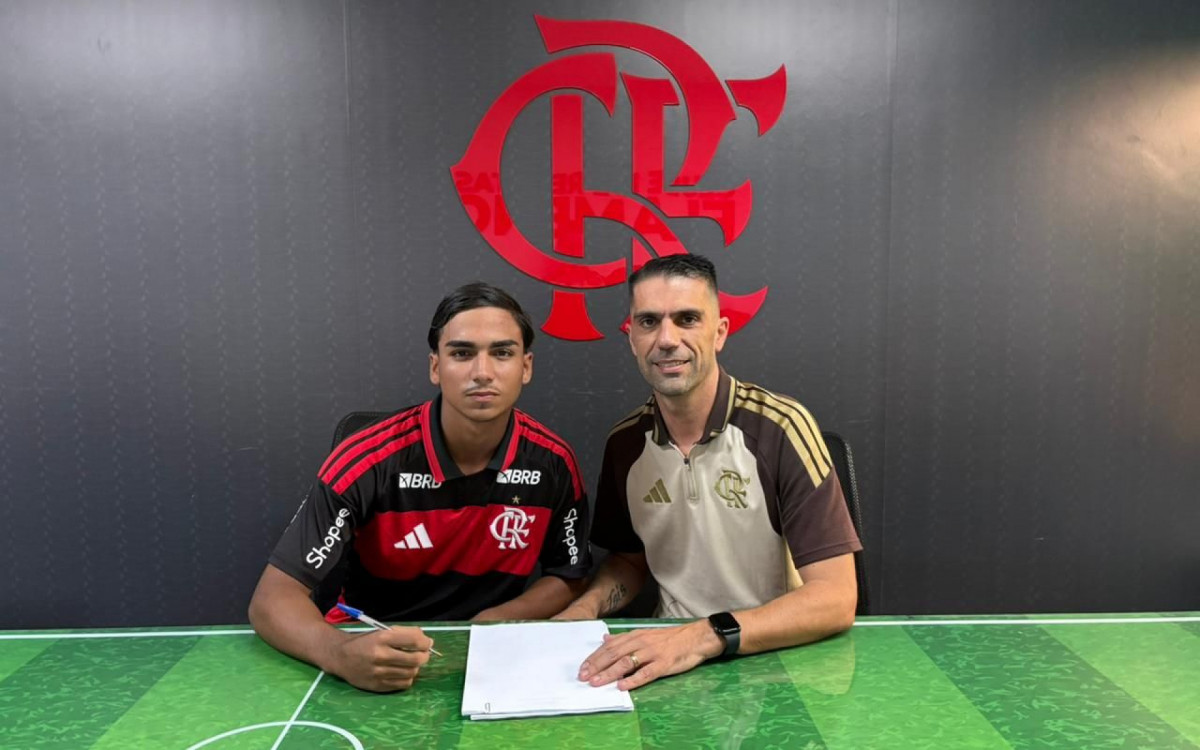 Flamengo assina contrato com meio campista e vínculo vai até o fim de 2029