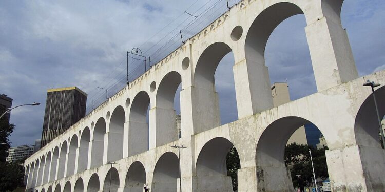 Os Arcos da Lapa.
Foto: Felipe Restrepo Acosta / Wikimedia Commons