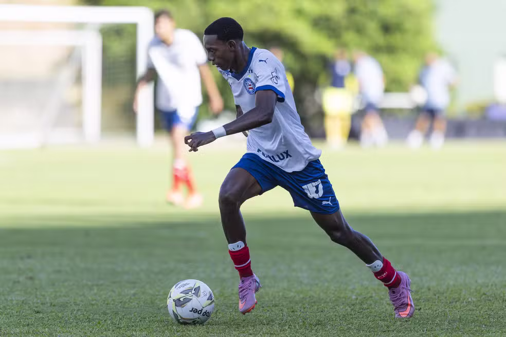 Flamengo acerta novo contrato com joia das categorias de base