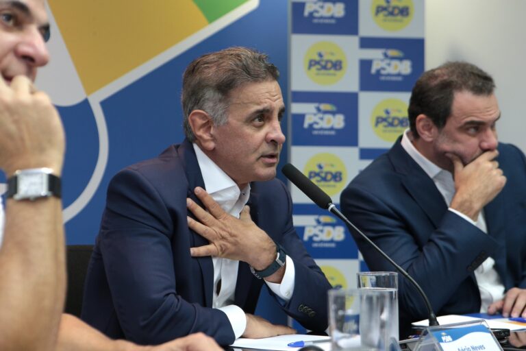 Aécio desiste de ser candidato em 2026