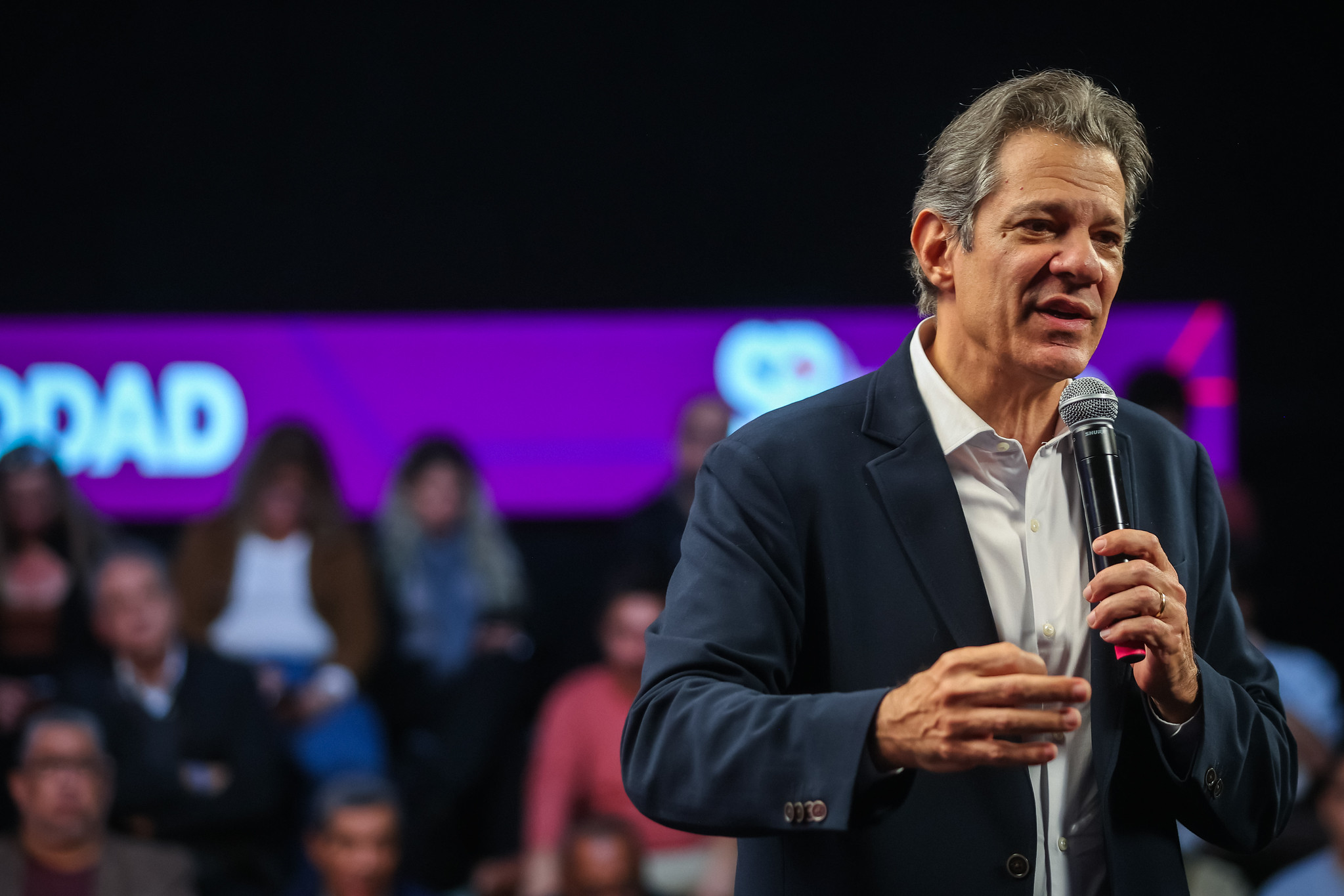 Haddad culpa Congresso e varejistas por taxa das blusinhas