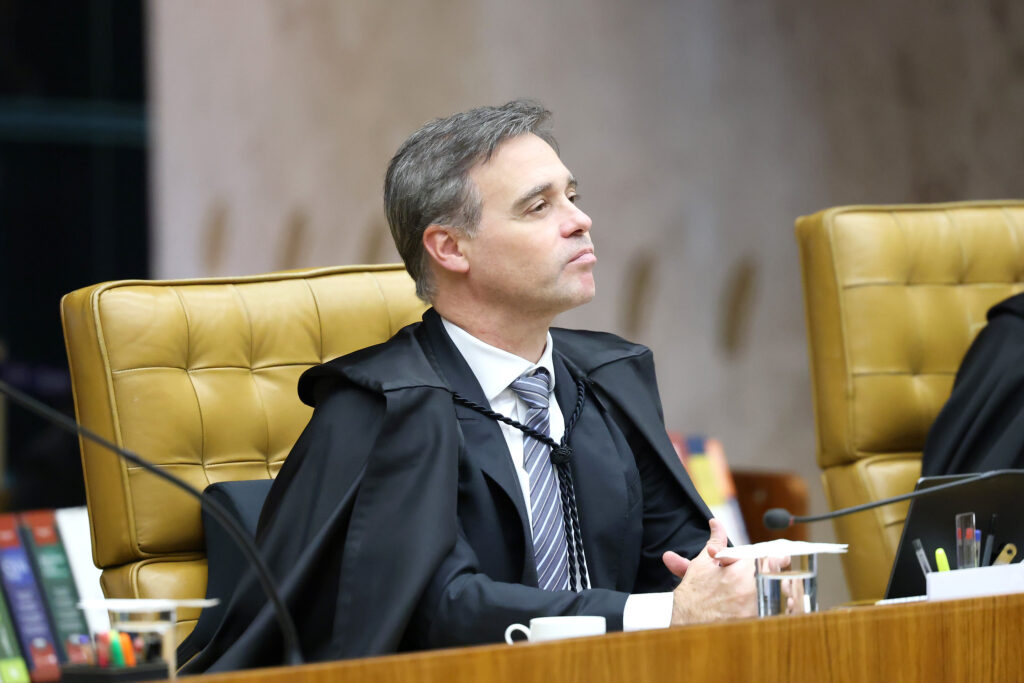 Mendonça vai abrir mão dos inquéritos sobre Lulinha?