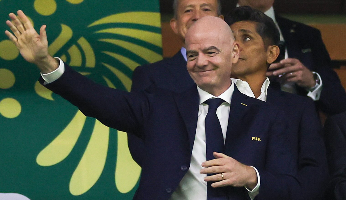 Após perder apoios das confederações, presidente da Fifa desiste de vender Copa do Mundo