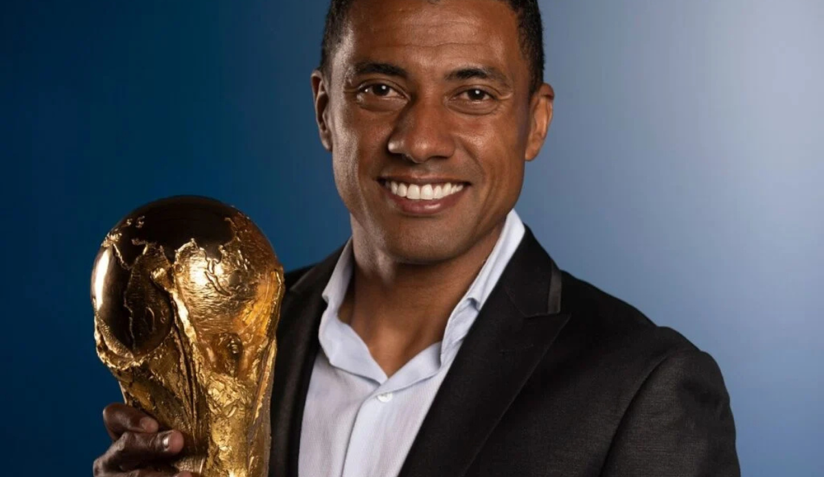 Meio-campista campeão do mundo com a Seleção Brasileira em 2002 é internado nos EUA
